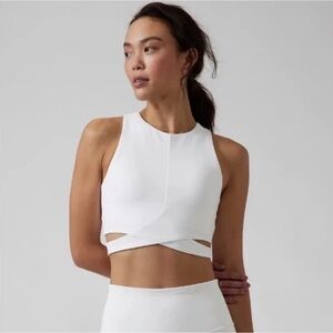 SALE🎀 Athleta Conscious Cut Out White Crop Yoga Top D-DD